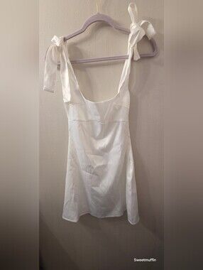 Beginning boutique White Tie-Shoulder Satin Tank with Tote NWT
